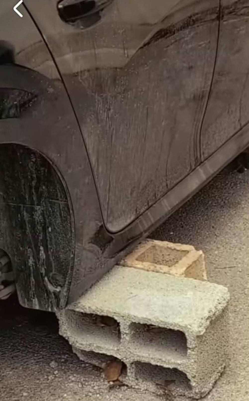 سرقة جريئة في حي الرحمة سيارة جديدة تُترك على الطوب والعساس غائب