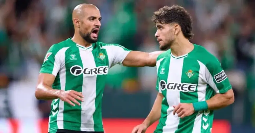 ريال بيتيس يتراجع عن ضم أمرابط بشكل نهائي رغم اقتناع الطاقم الفني