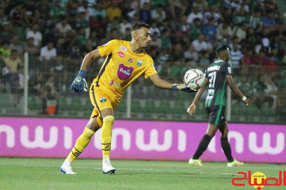 جمهور الوداد يطالب بالتعاقد مع الحارس أشرف الهلالي ويعتبره جديراً بحمل قميص المنتخب