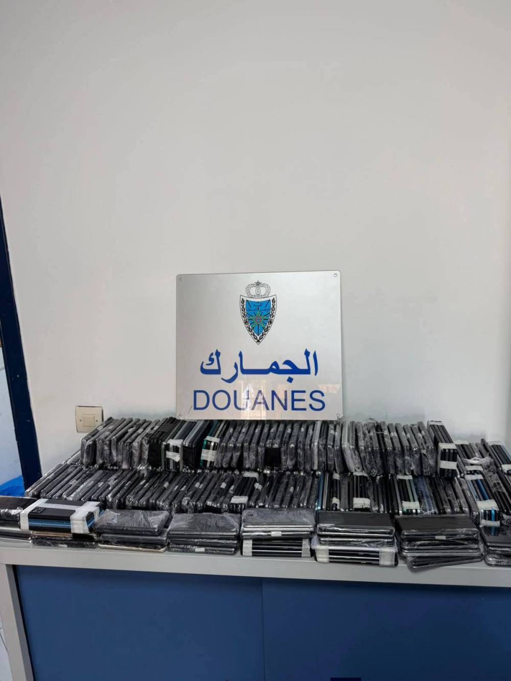 إحباط عملية تهريب ضخمة لهواتف نقالة مستعملة بمعبر باب سبتة